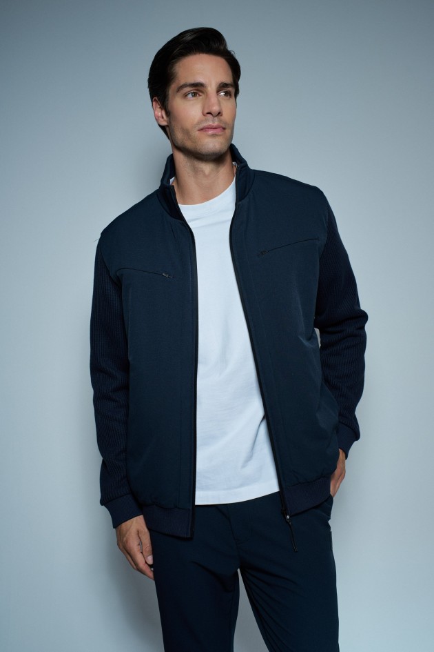 CHAQUETA ACOLCHADA CON MEZCLA DE MATERIALES