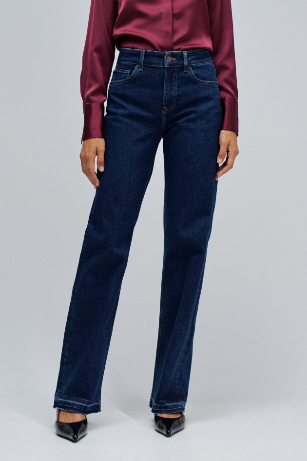 TRUE STRAIGHT JEANS