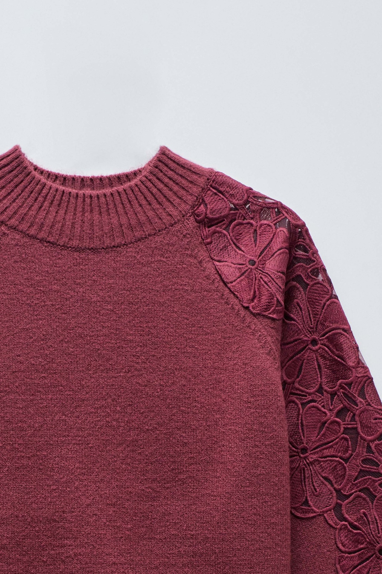 KNIT SWEATER WITH LACE