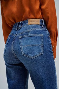 TRUE STRAIGHT JEANS