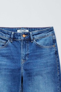 TRUE STRAIGHT JEANS