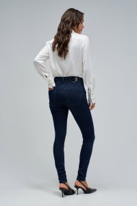 SECRET PUSH IN SKINNY JEANS