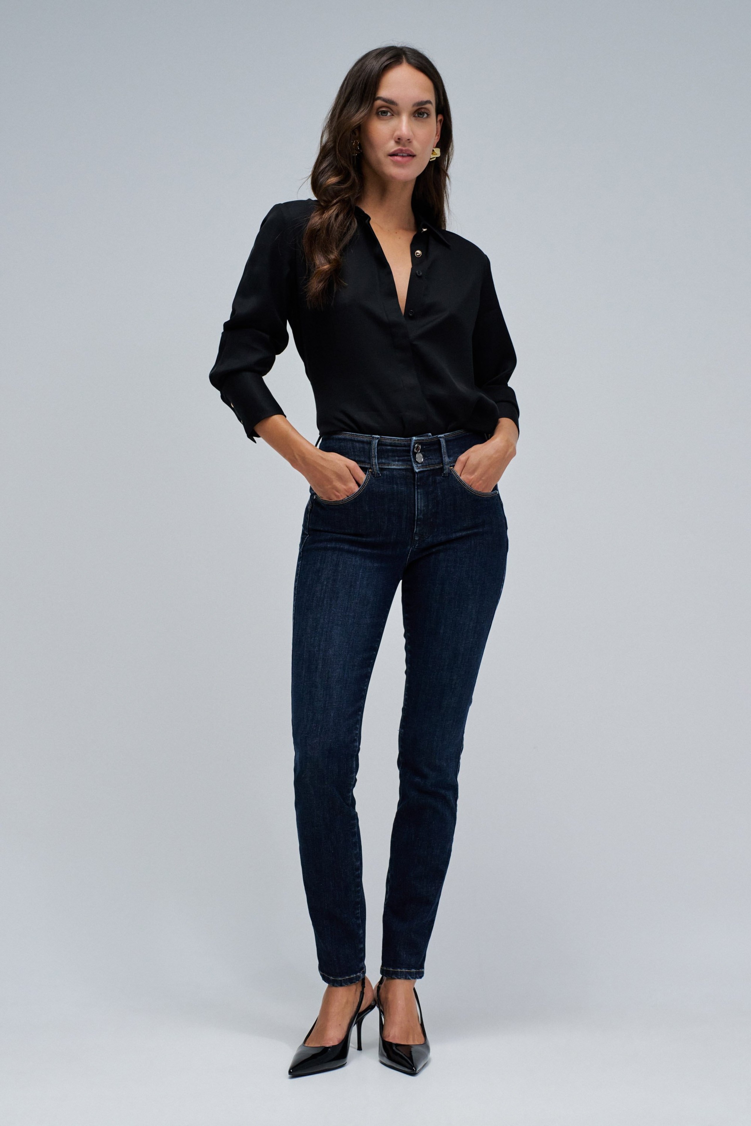 SECRET PUSH IN SKINNY JEANS