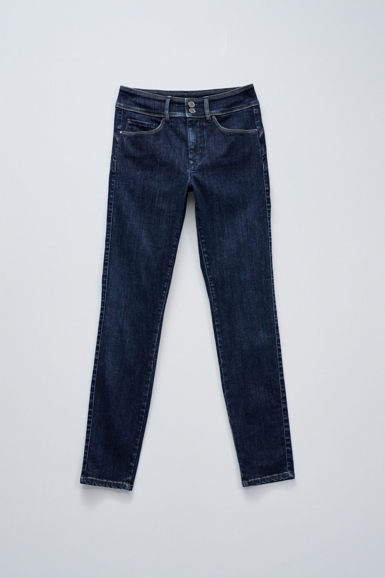 SECRET PUSH IN SKINNY JEANS