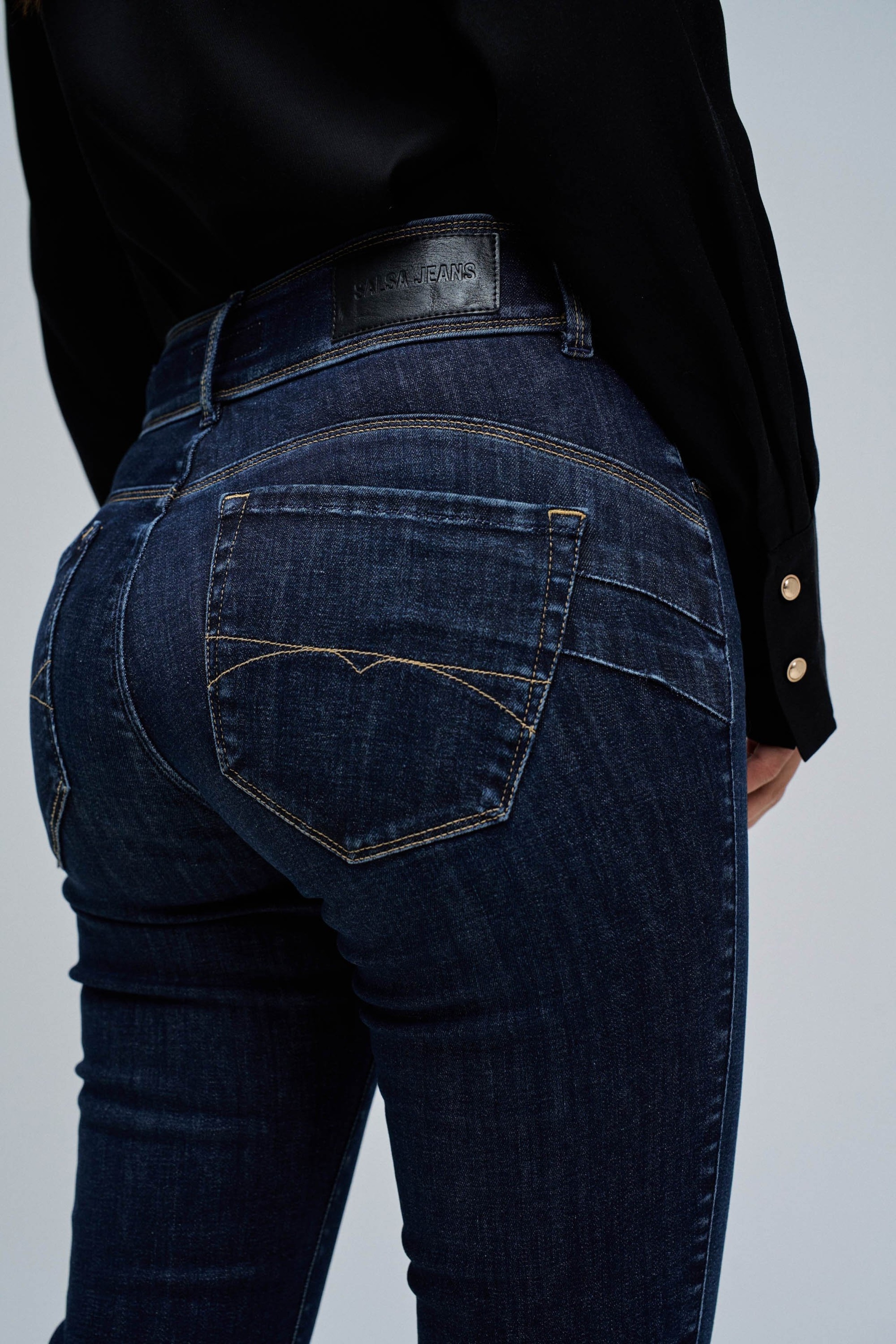 SECRET PUSH IN SKINNY JEANS