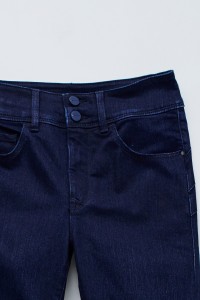 SECRET PUSH IN BOOTCUT JEANS