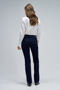 SECRET PUSH IN BOOTCUT JEANS