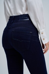 SECRET PUSH IN BOOTCUT JEANS