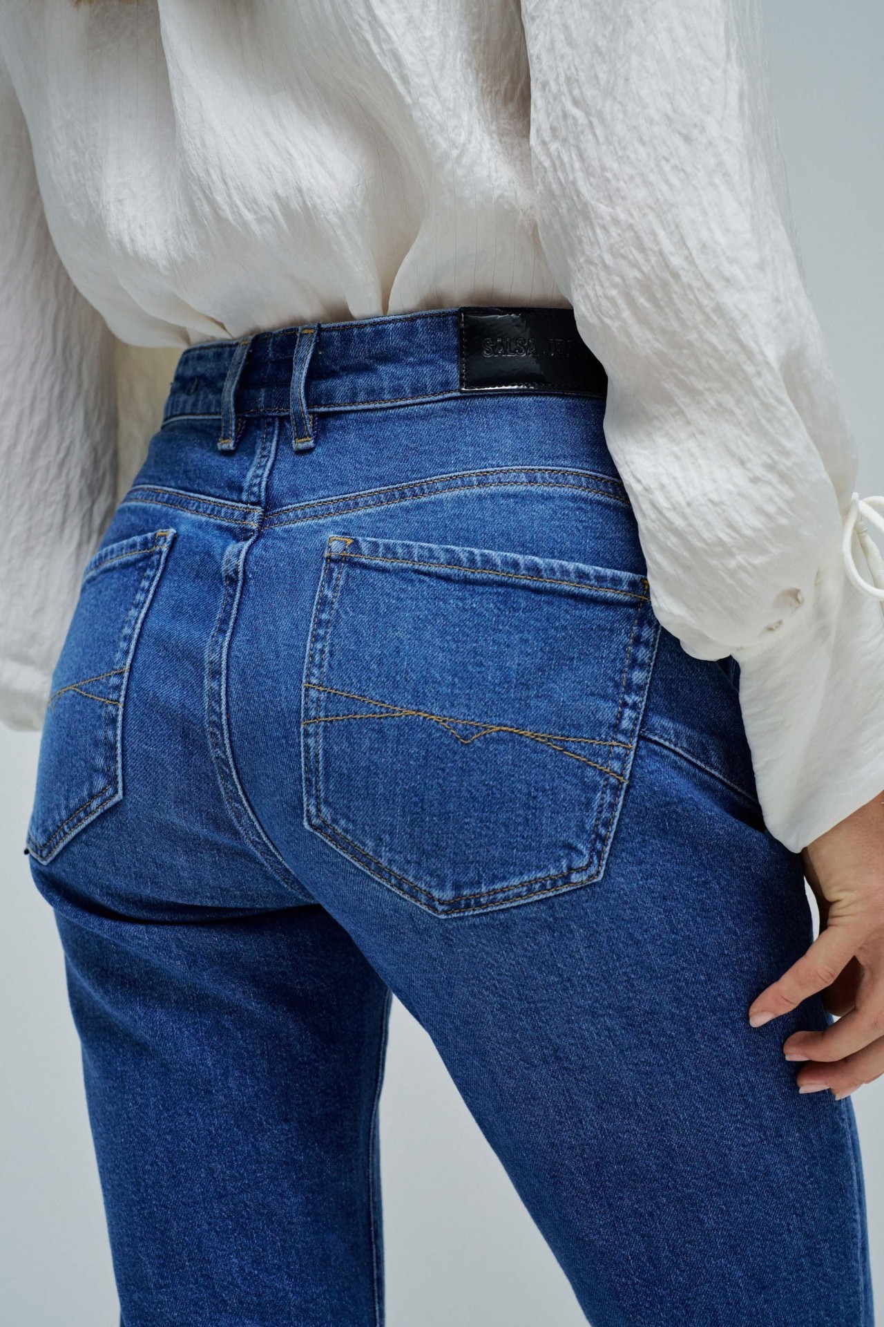 FAITH PUSH IN CROPPED FLARE JEANS