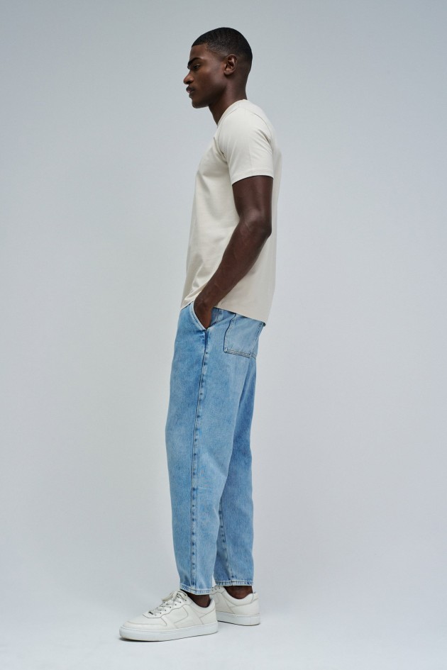 T-SHIRT WITH BRANDING