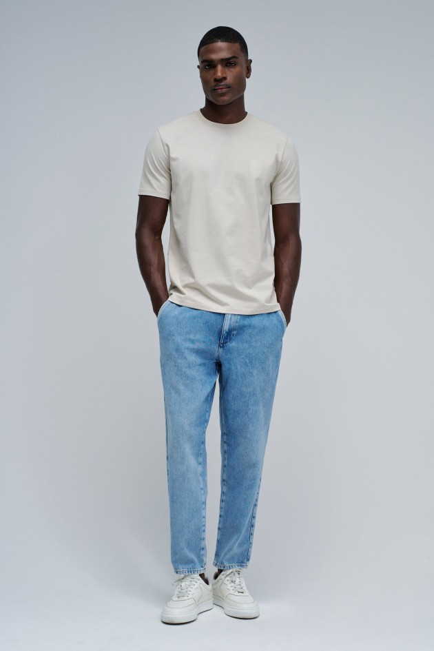 T-SHIRT WITH BRANDING