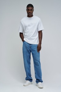 LOOSE FIT JEANS