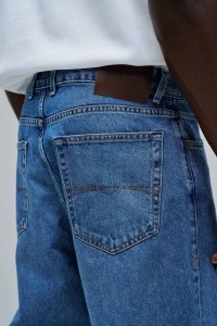 LOOSE FIT JEANS
