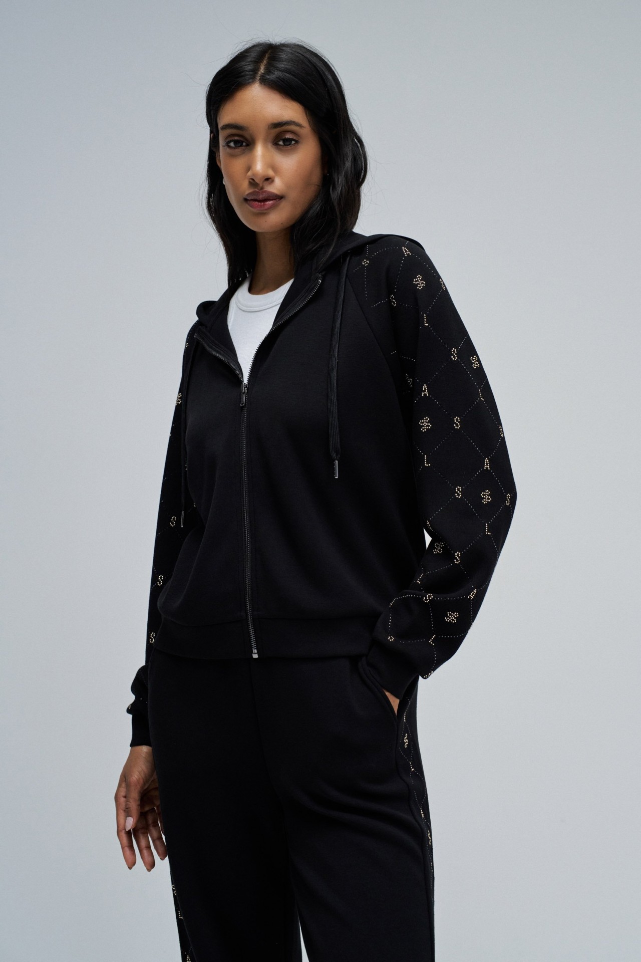 VESTE  CAPUCHE AVEC FERMETURE CLAIR