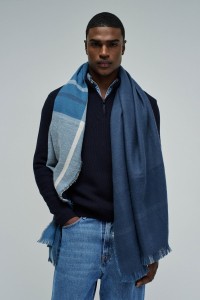REVERSIBLE SCARF