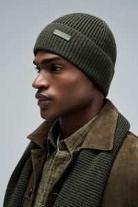 KNITTED HAT