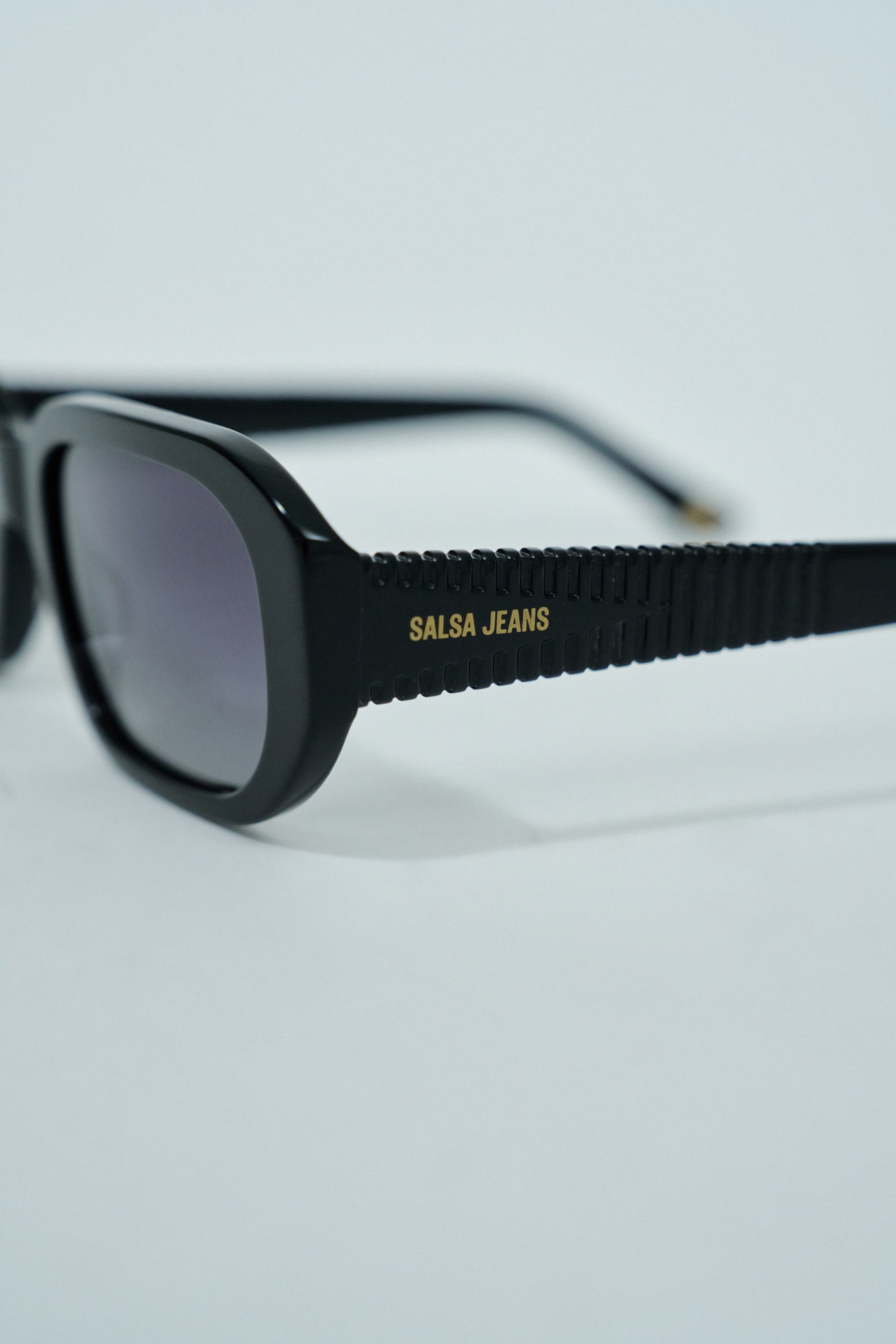 TRENDY SUNGLASSES