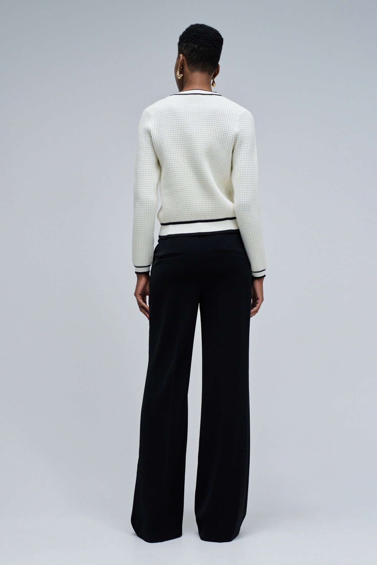 CARDIGAN COM BOTES DOURADOS