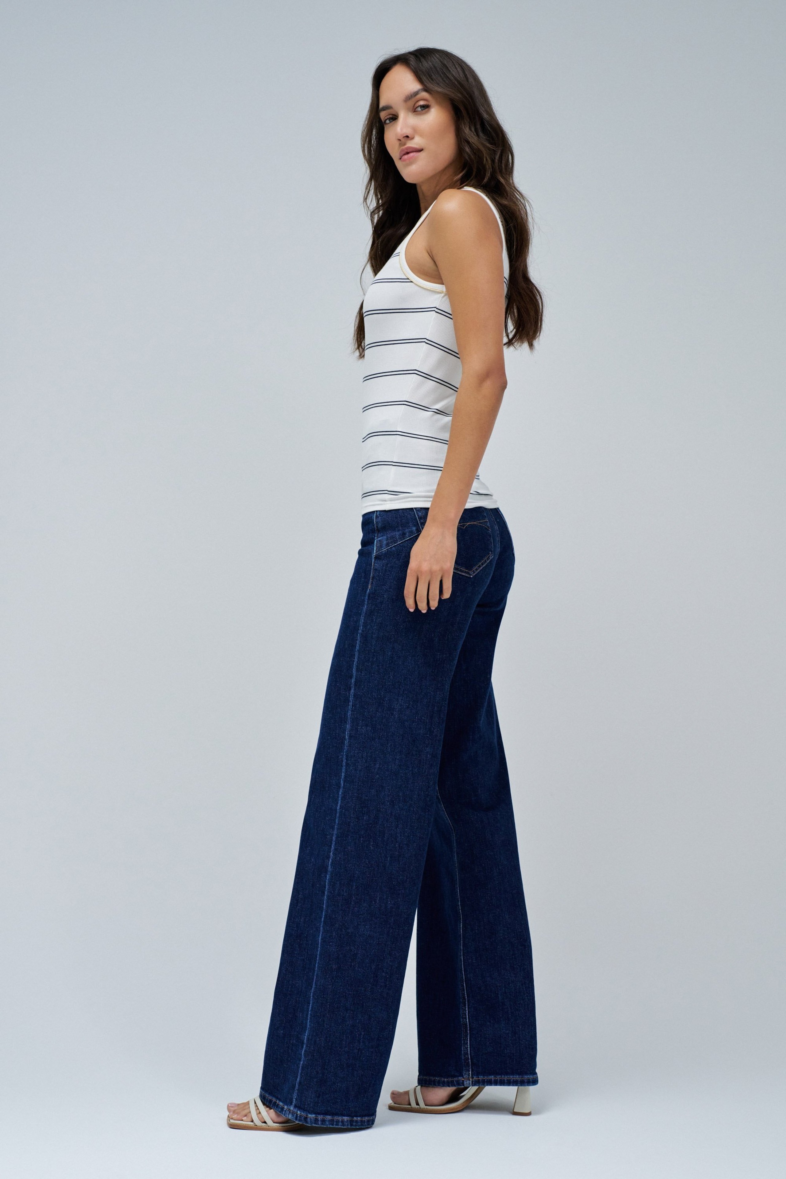 TOP BÁSICO CON HILOS LUREX