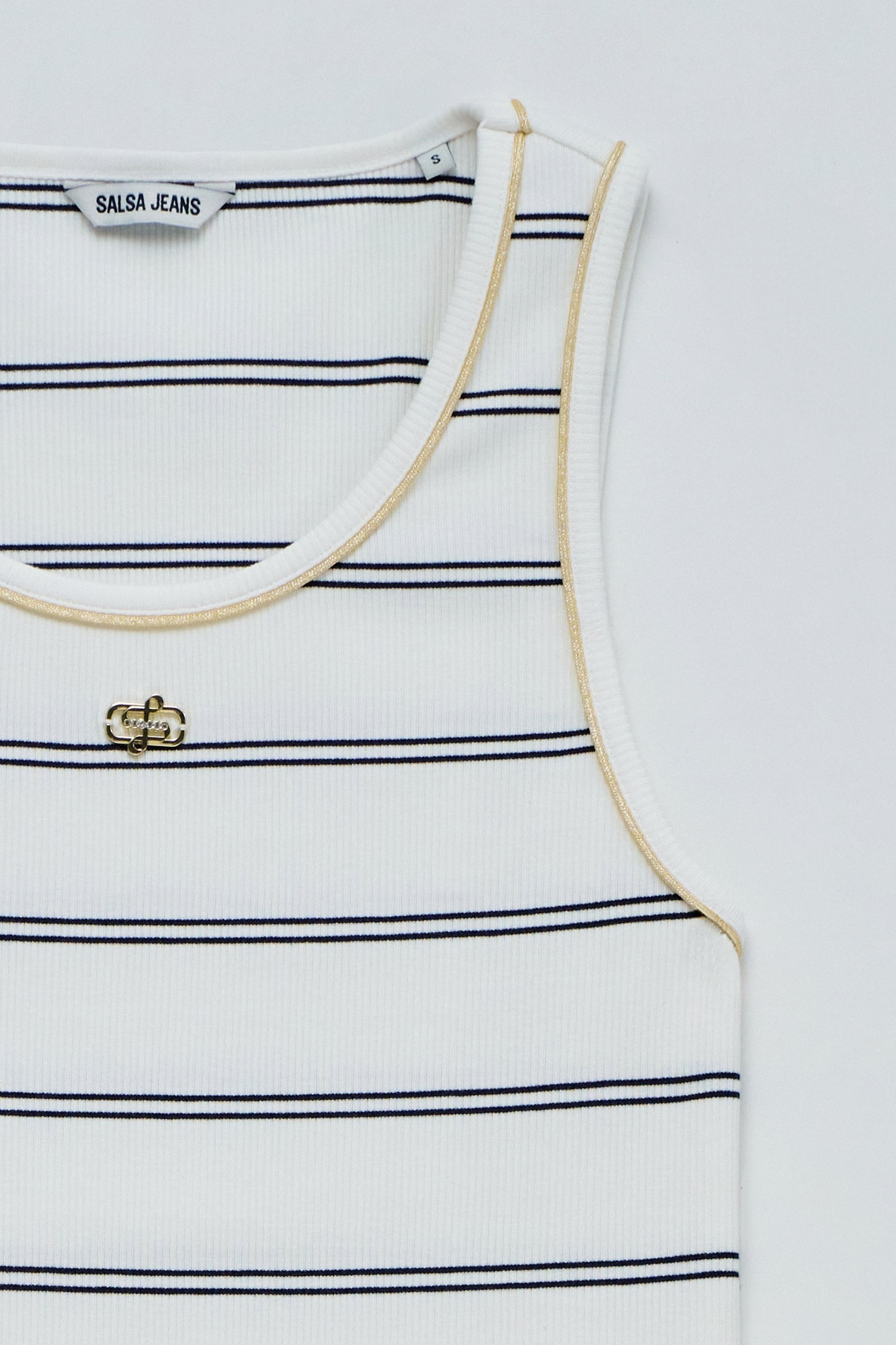 TOP BÁSICO CON HILOS LUREX