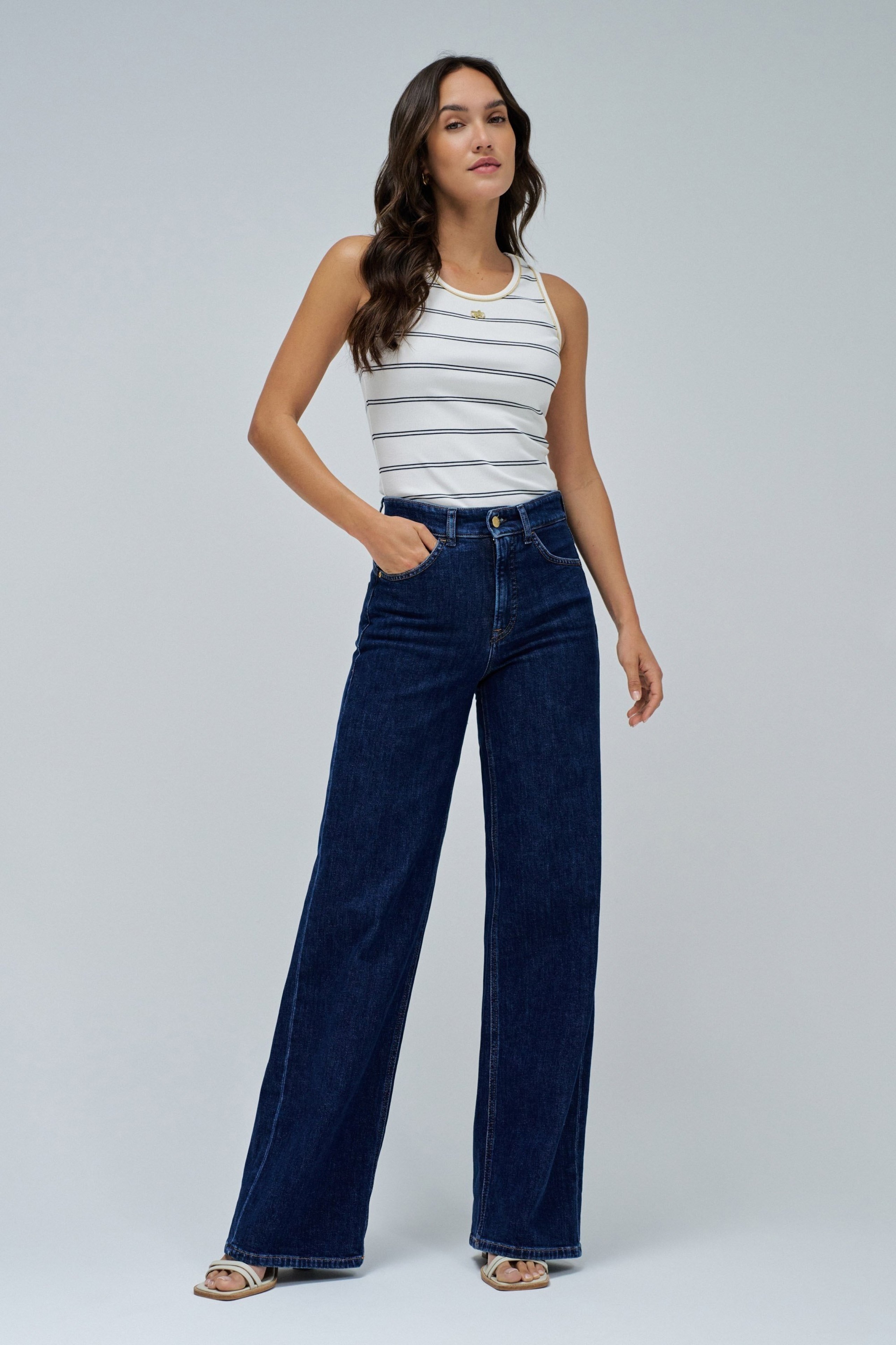 TOP BÁSICO CON HILOS LUREX