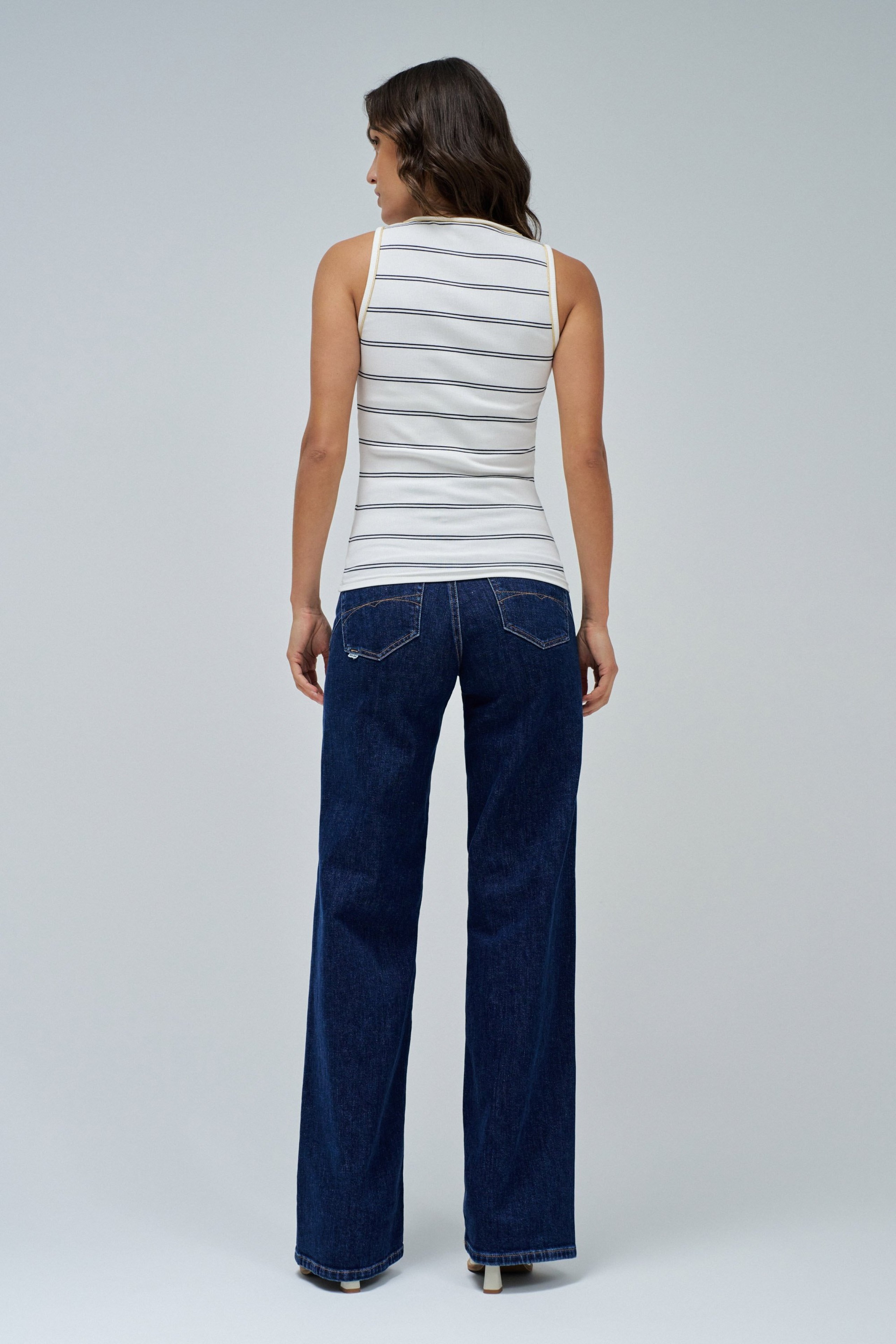 TOP BÁSICO CON HILOS LUREX