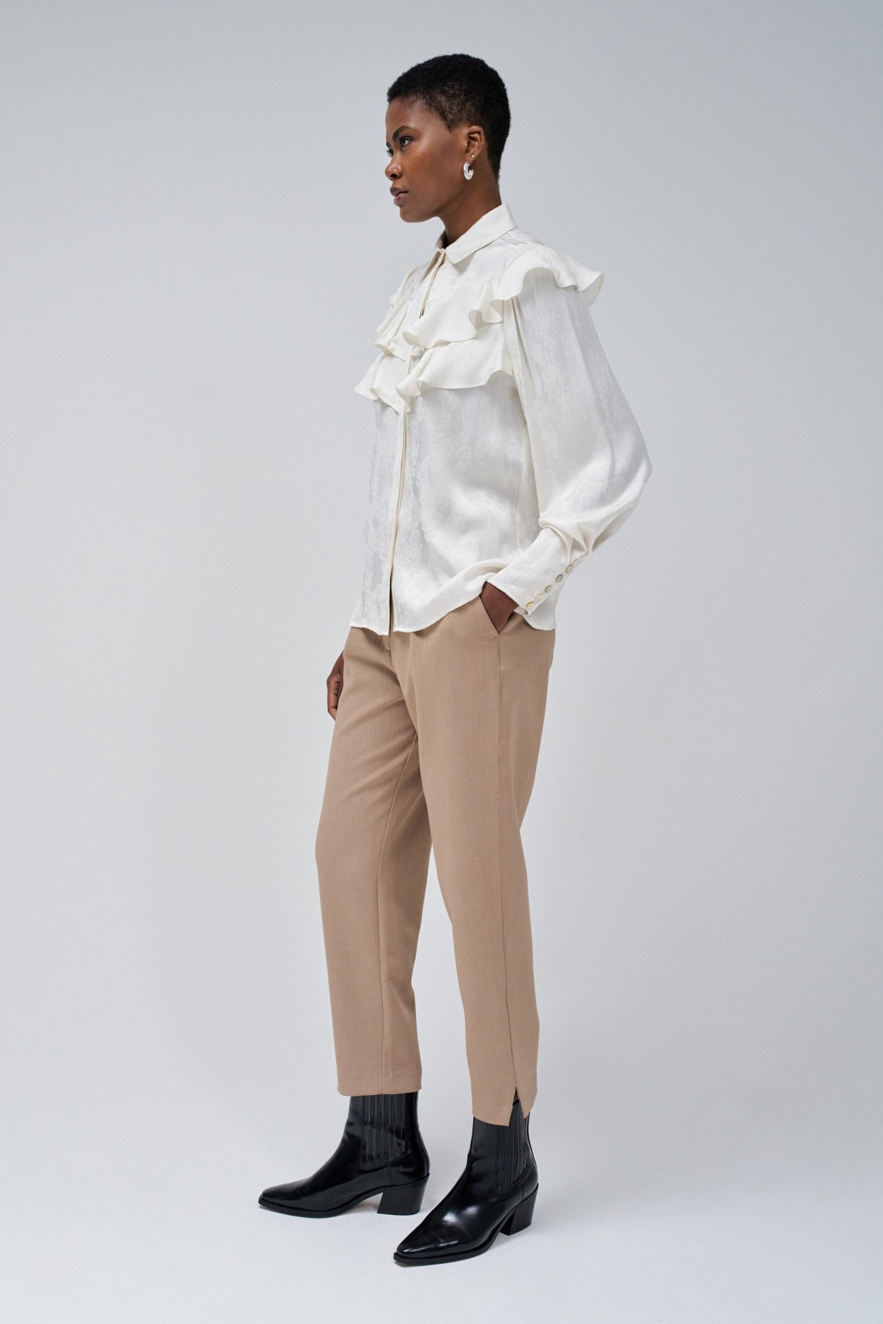 CHEMISE EN SATIN AVEC VOLANTS