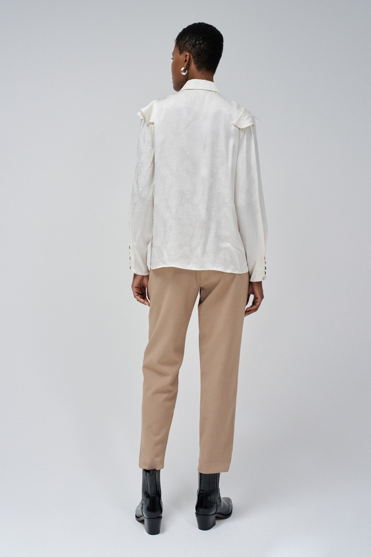 CHEMISE EN SATIN AVEC VOLANTS