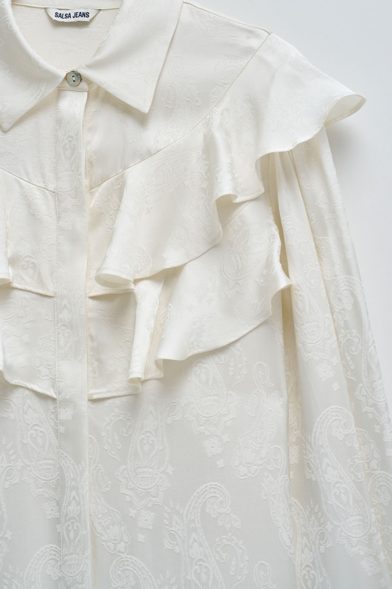 CHEMISE EN SATIN AVEC VOLANTS