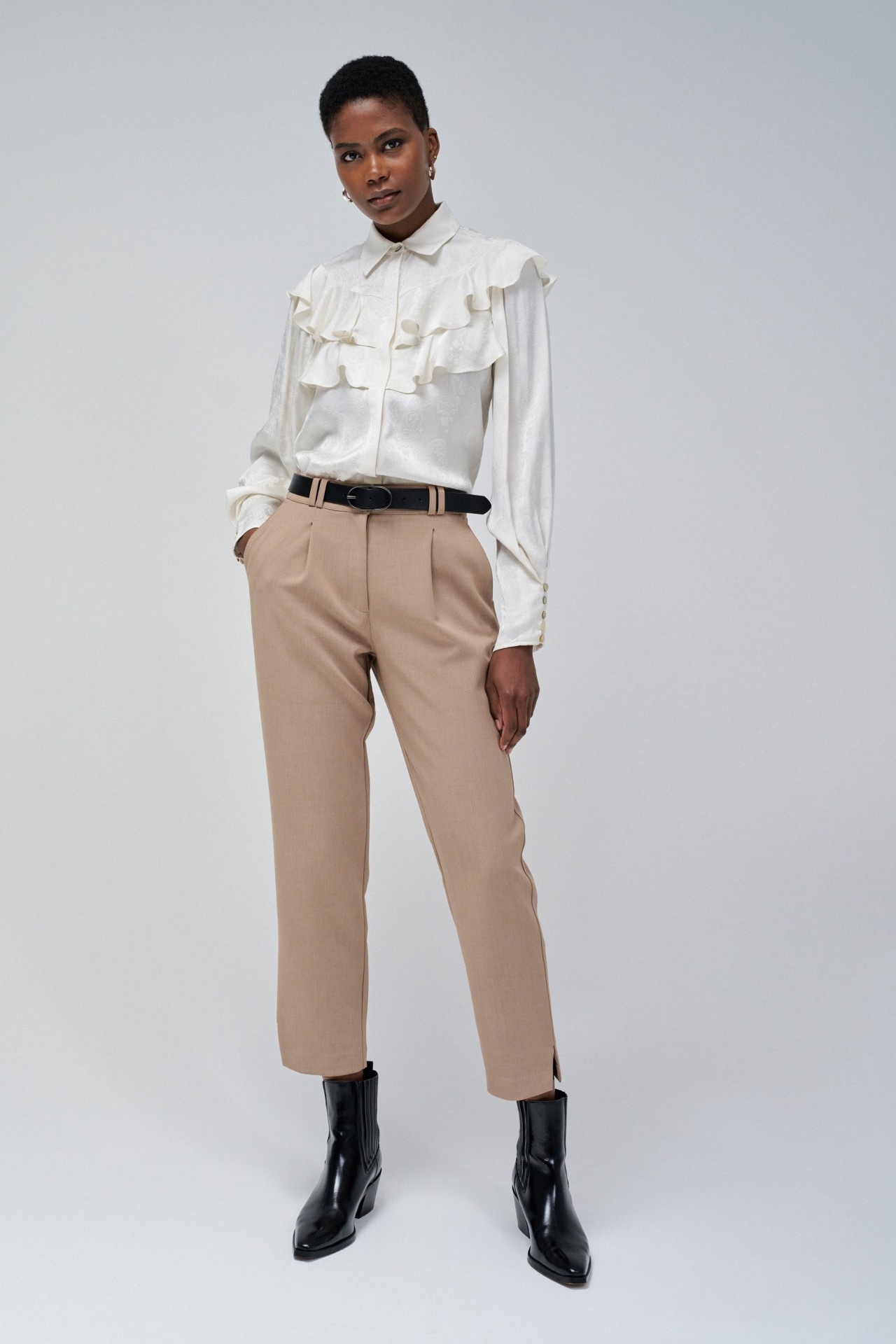 CHEMISE EN SATIN AVEC VOLANTS