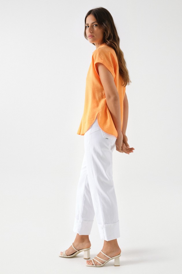 BLUSA COM PREGA NO DECOTE