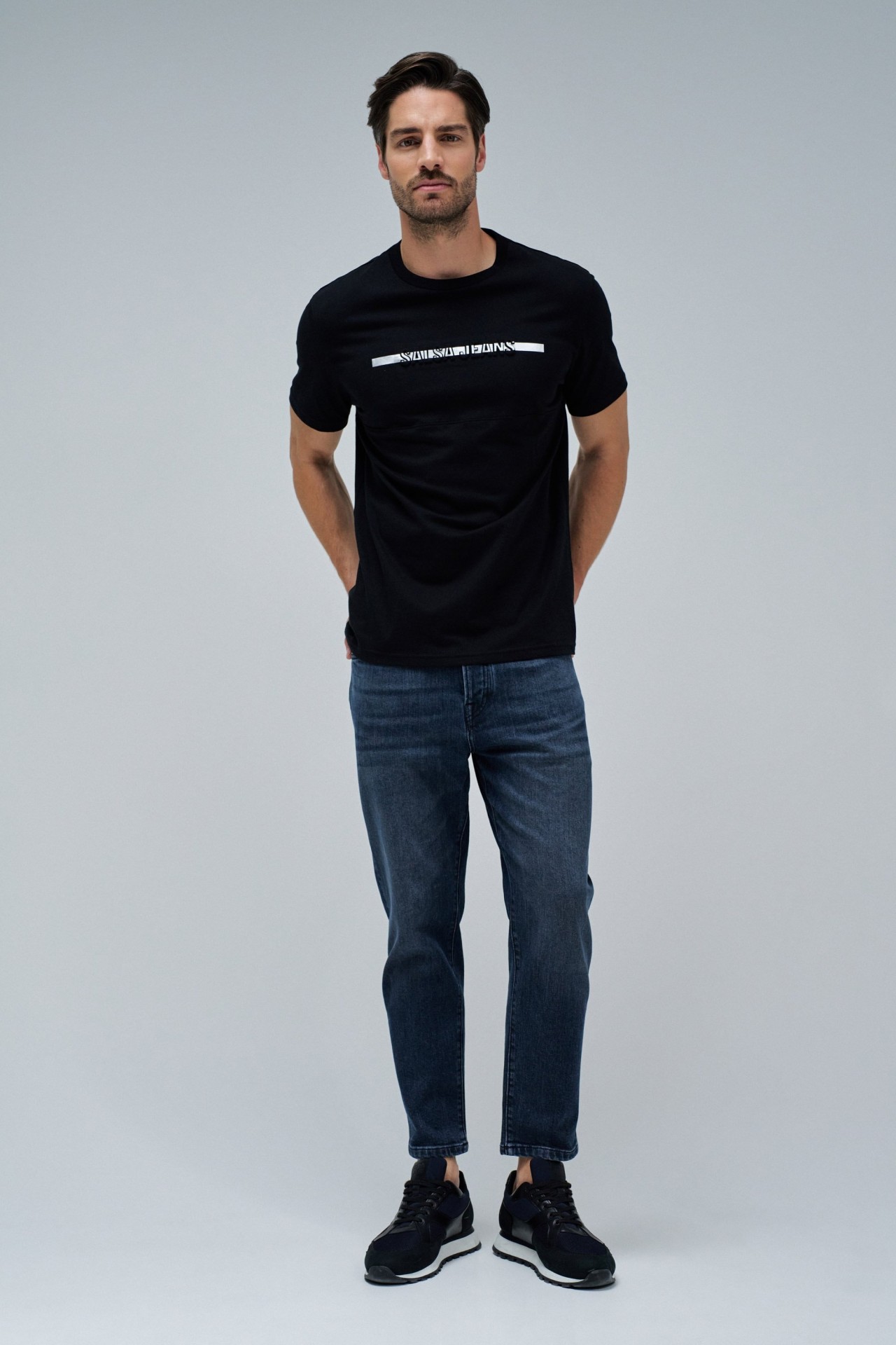 TAPERED FIT JEANS