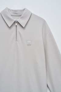 SUDADERA CON MEDIA CREMALLERA