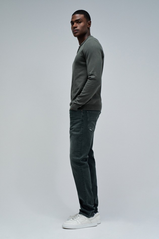 KNIT SWEATER