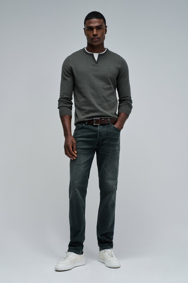 KNIT SWEATER