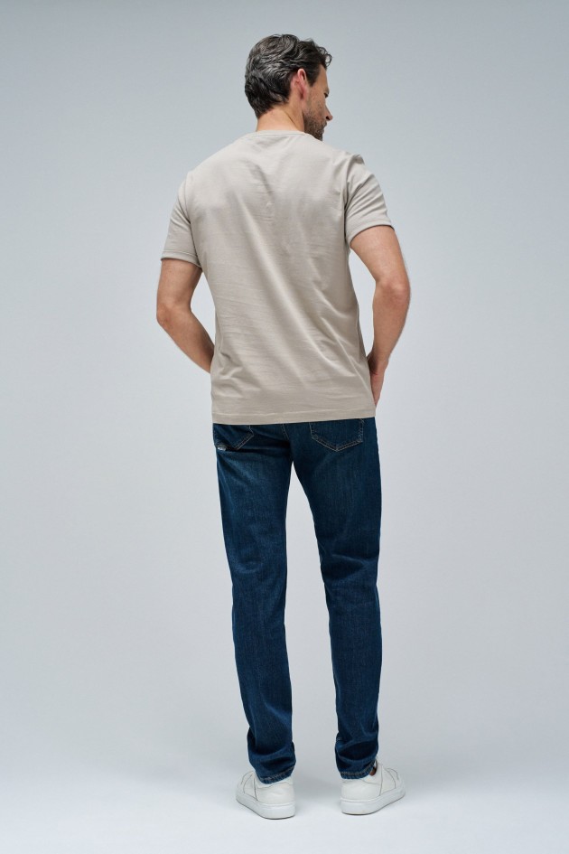 T-SHIRT MIT BRANDING