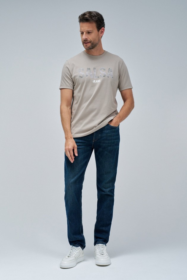T-SHIRT MIT BRANDING