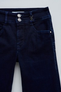 SECRET PUSH IN STRAIGHT JEANS SECRET PUSH IN STRAIGHT JEANS