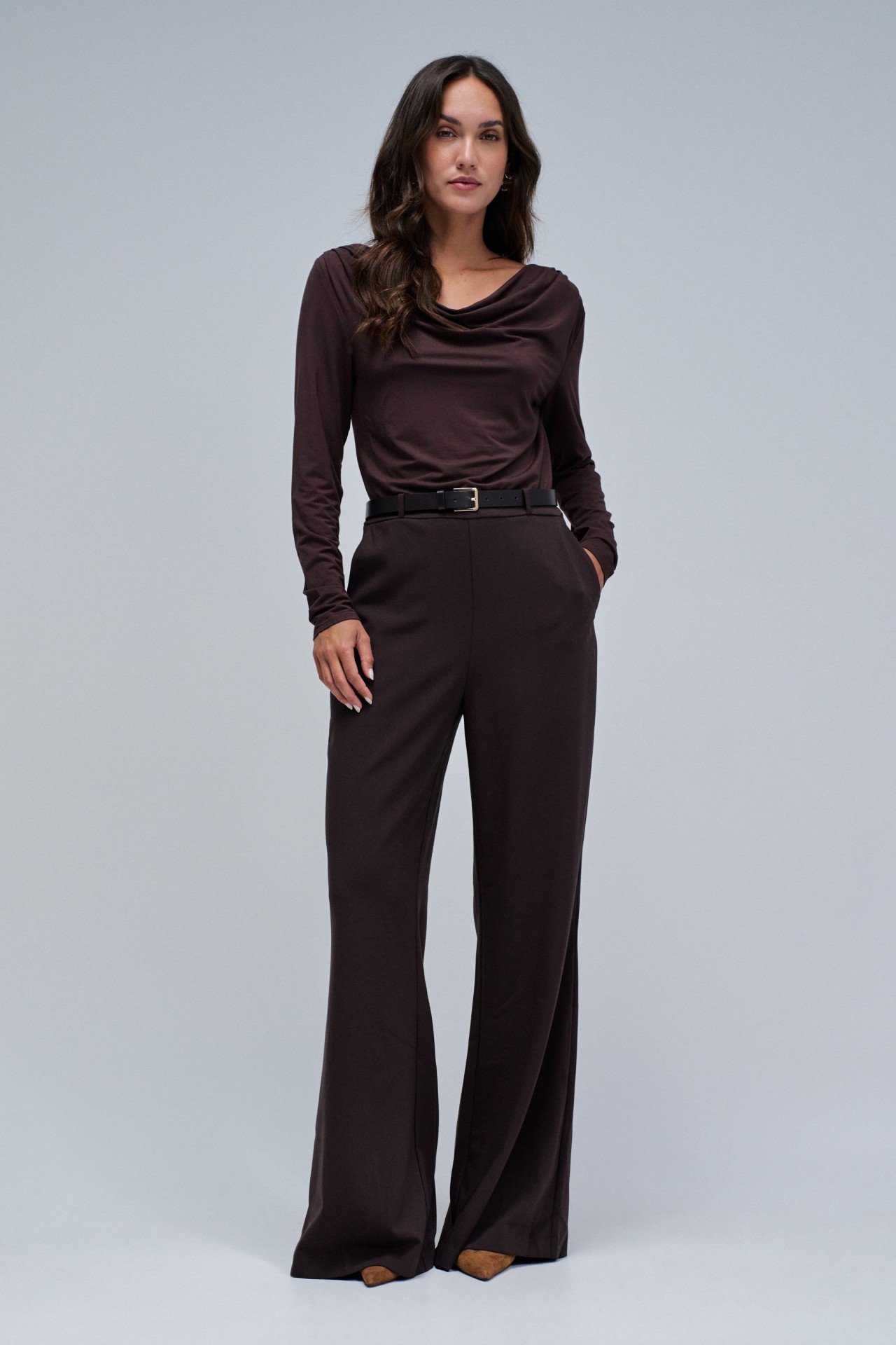 JUMPSUIT MIT GEMISCHTEN MATERIALIEN