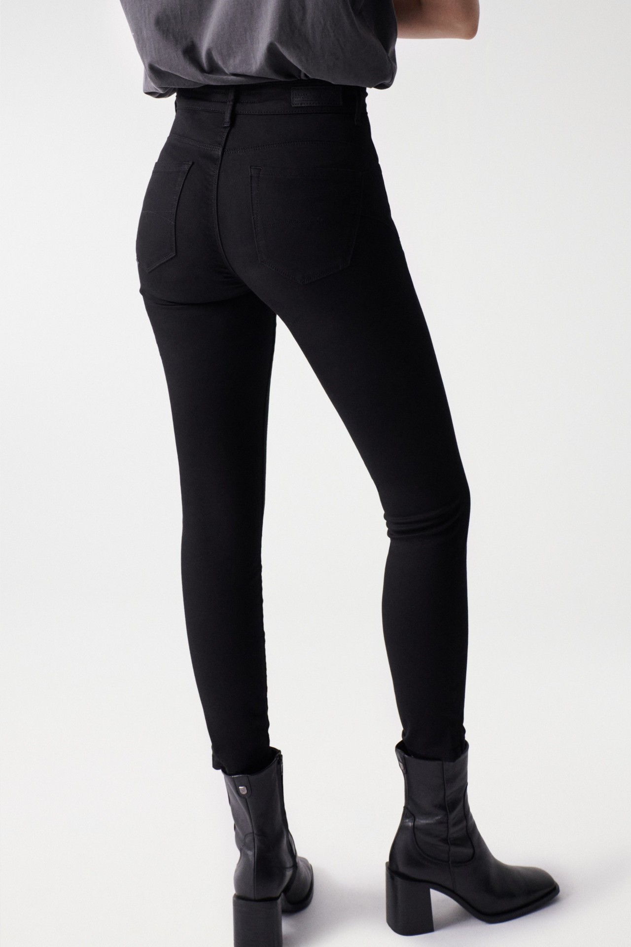 FAITH PUSH IN CROPPED SKINNY JEANS