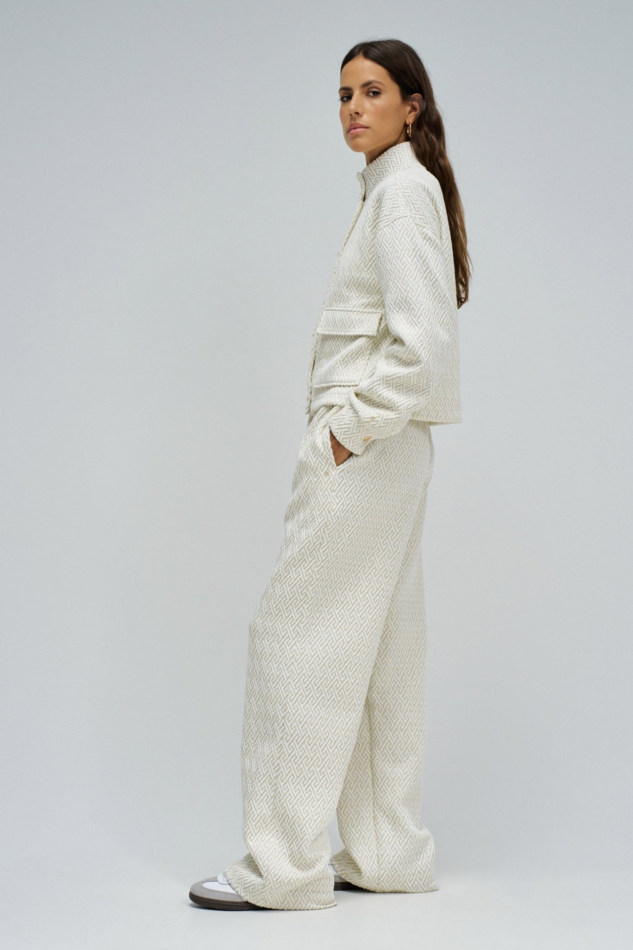VESTE EN MOLLETON AVEC JACQUARD