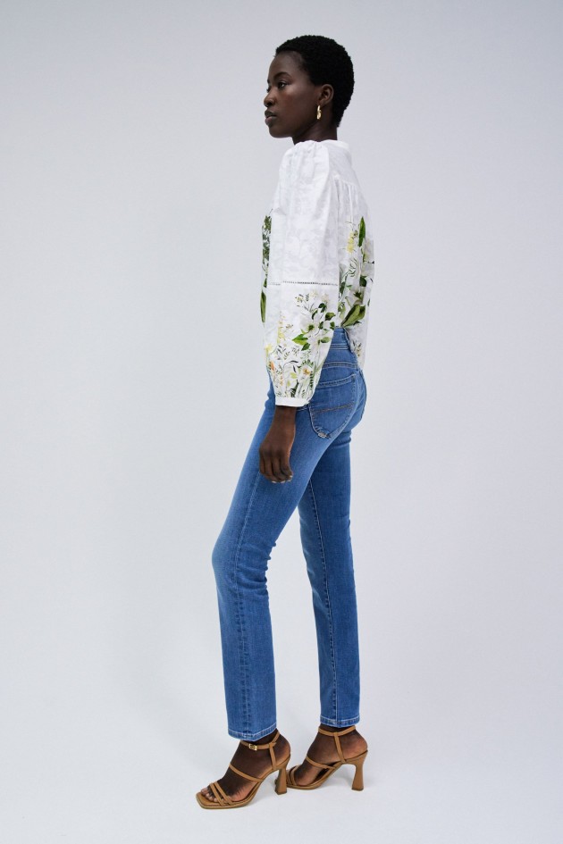 SECRET PUSH IN SLIM JEANS
