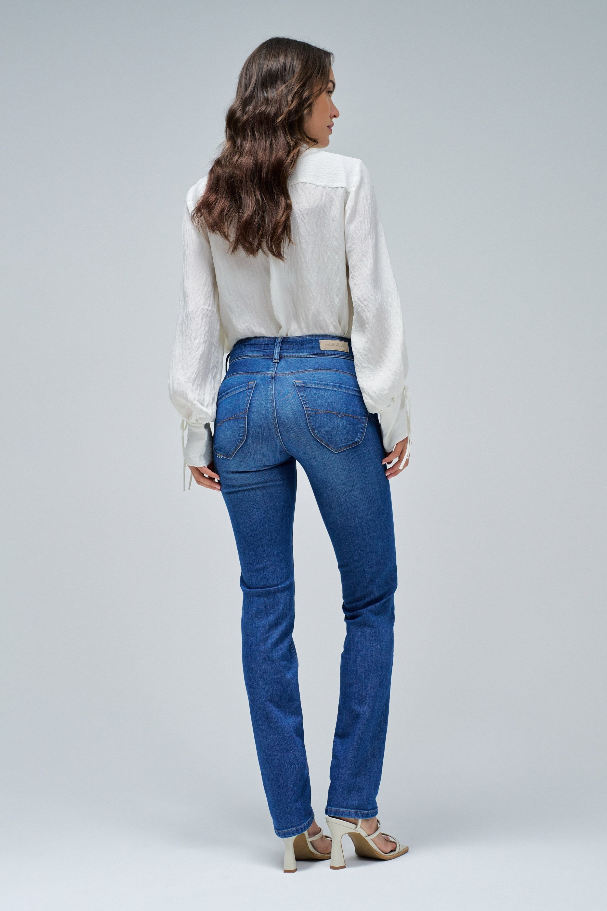 SECRET PUSH IN SLIM JEANS