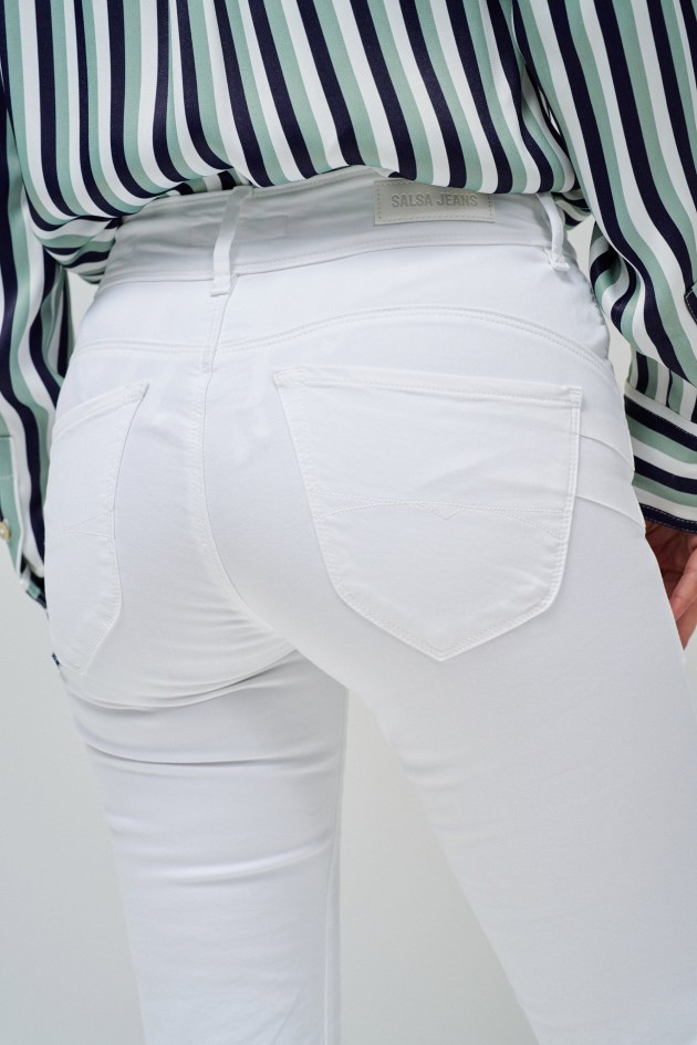 SECRET PUSH IN SLIM JEANS