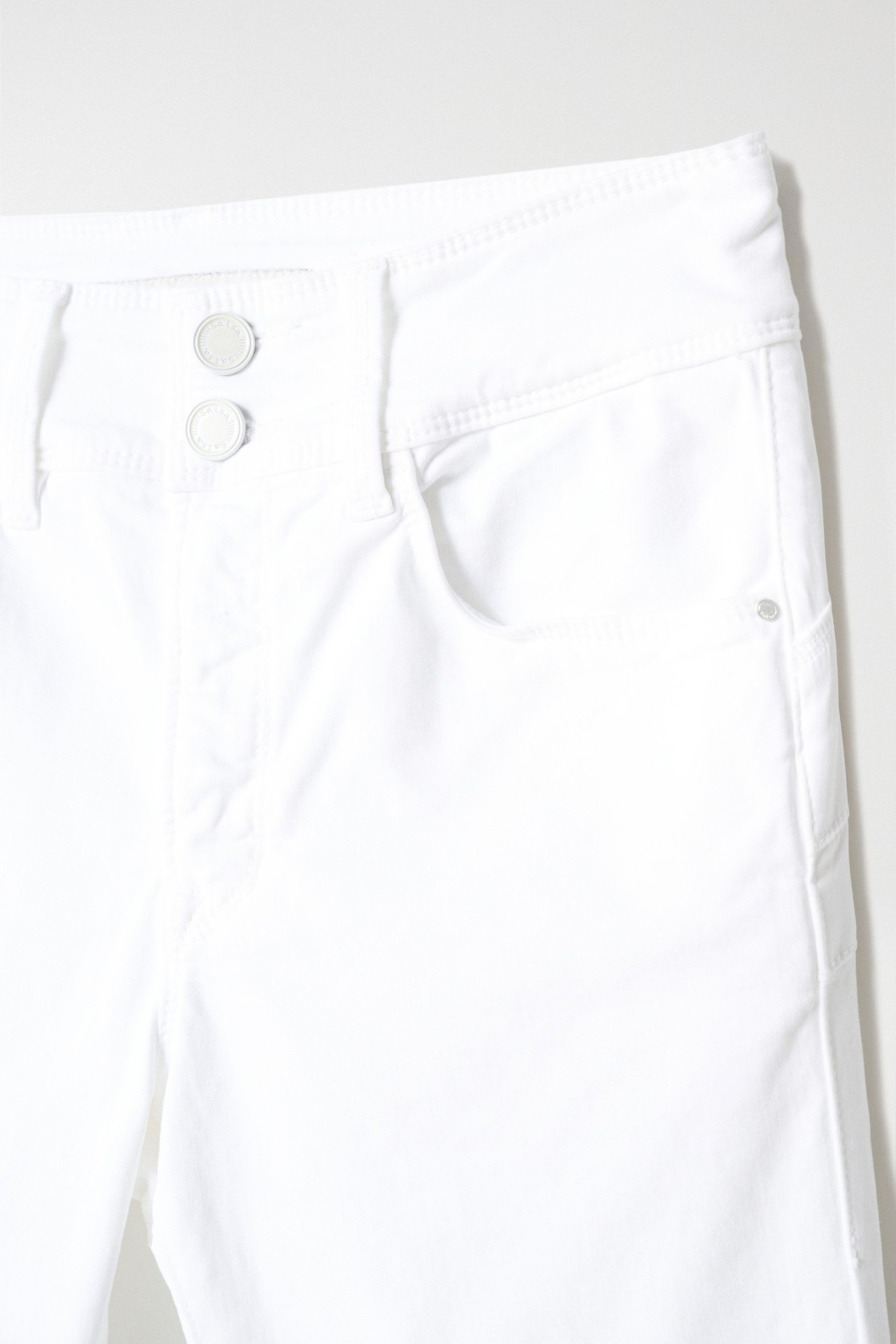 SECRET PUSH IN SKINNY JEANS
