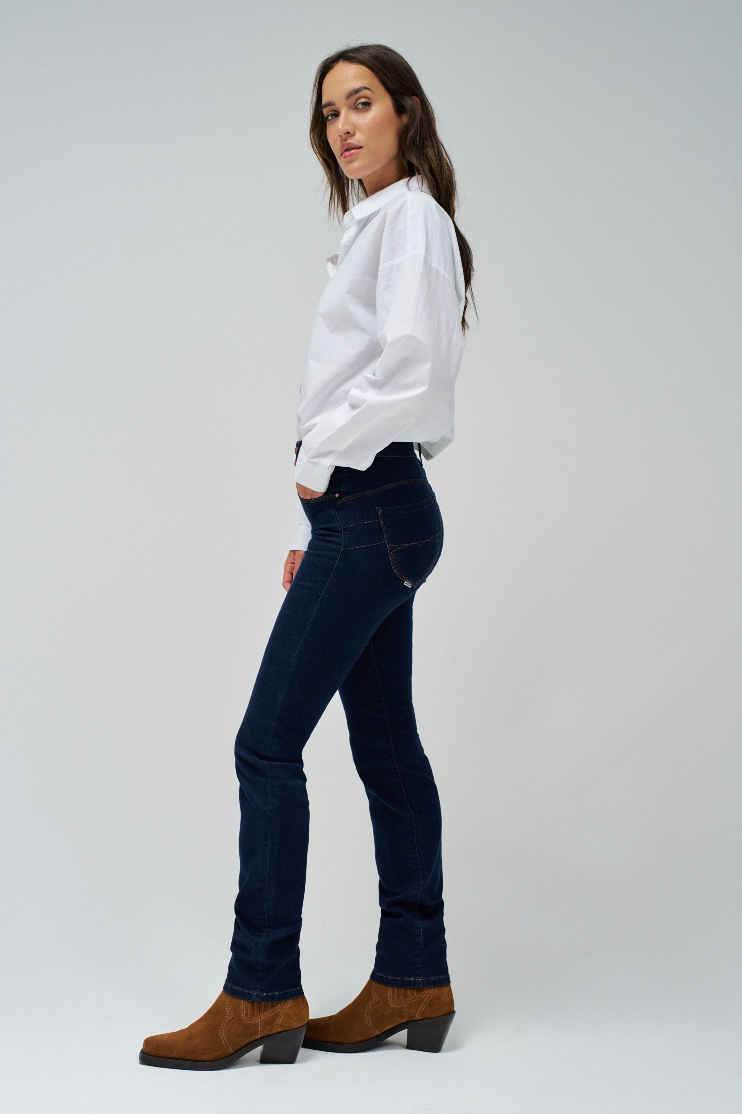 SECRET PUSH IN SLIM SOFT TOUCH JEANS