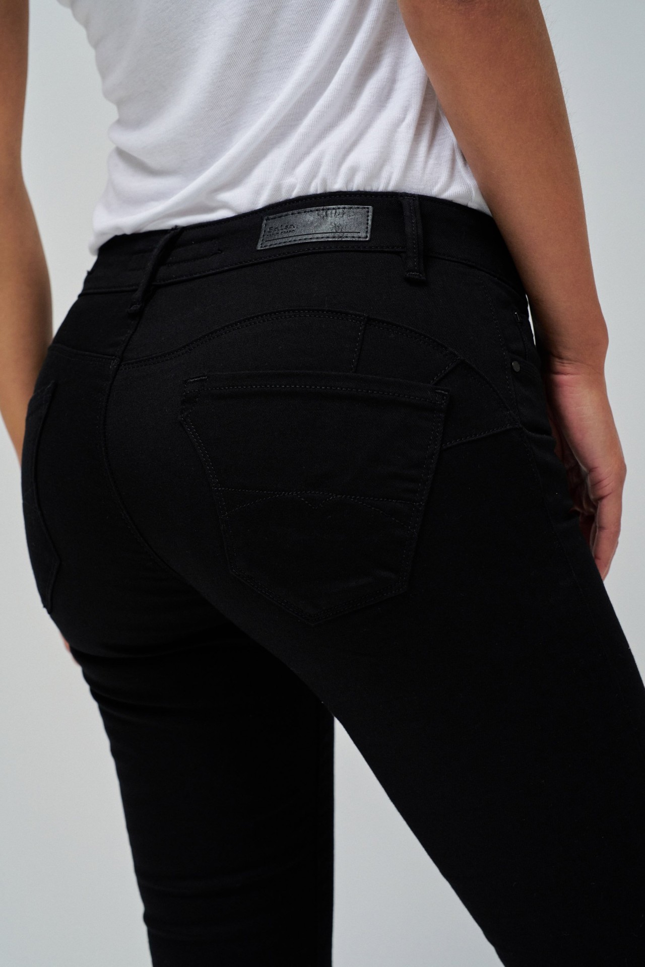 WONDER PUSH UP SKINNY JEANS