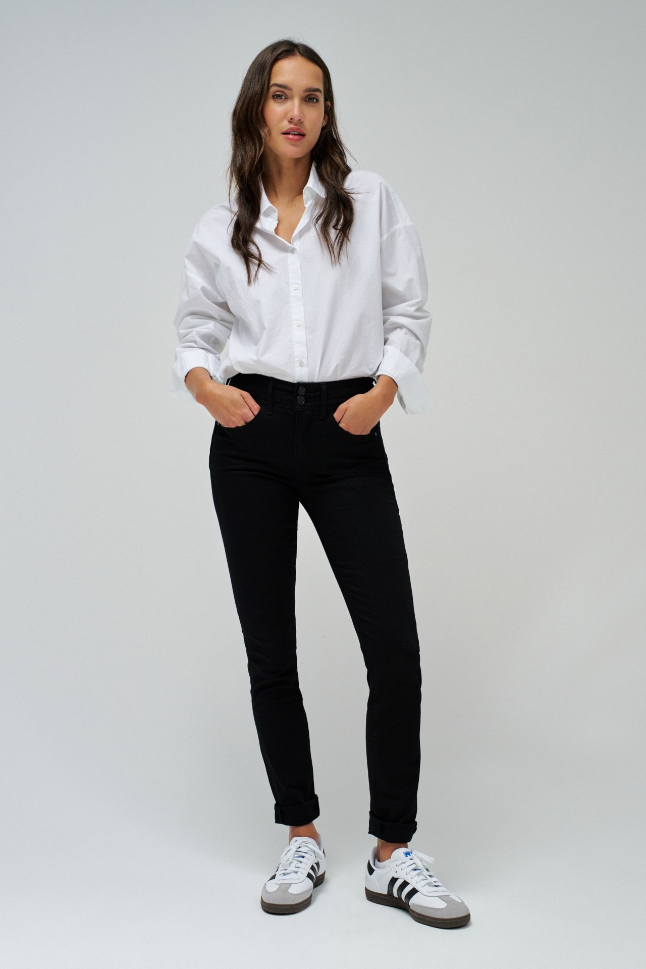 SECRET PUSH IN SKINNY JEANS