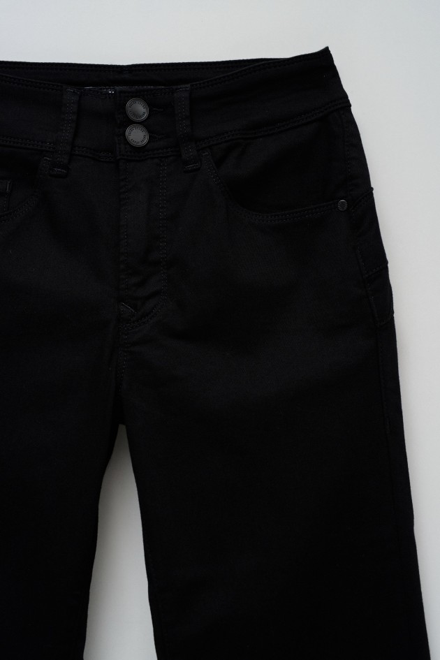 SECRET PUSH IN SLIM JEANS