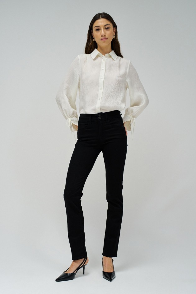 SECRET PUSH IN SLIM JEANS